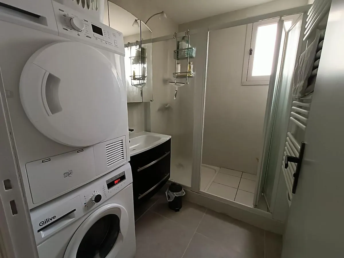 Appartement Les Balcons à Six-Fours-les-Plages 0*,  France